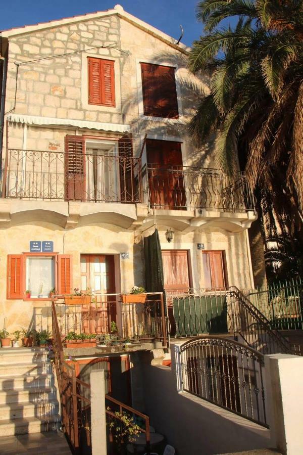 Apartment And Rooms Lucica Komiža Exterior foto